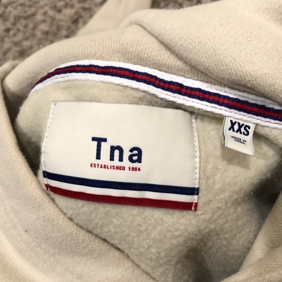 Aritzia TNA Cropped Hooded Sweatshirt Size XXS Cream Fleece Lined Hoodie - Picture 5 of 9